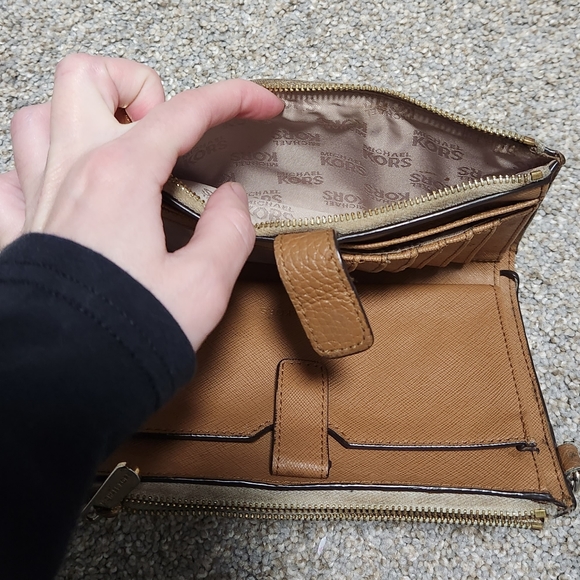 Michael Kors wallet - Picture 6 of 7